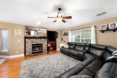 8810 Laguna Star Drive, Elk Grove, CA 95758 - Photo 6