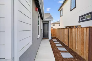 10196 N Solvita Wy, Elk Grove, CA 95757 - Photo 4