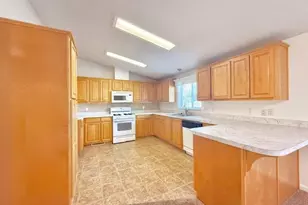 18641 Manor Dr, Jamestown, CA 95327 - Photo 2