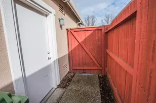 7824 Barnsley Way, Elk Grove, CA 95757 - Photo 40