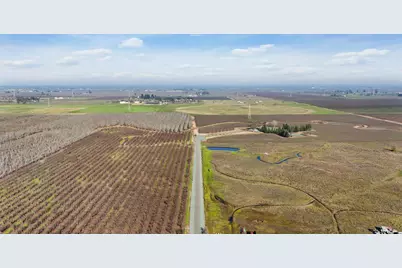 16025 E Harney Lane, Lodi, CA 95240 - Photo 2