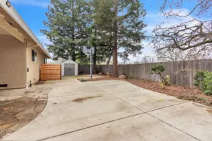 8833 Aquarius Ave, Elk Grove, CA 95624 - Photo 24