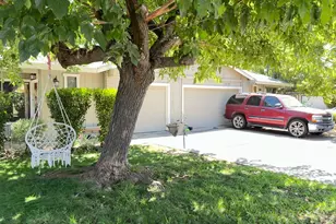 6827 Trovita Way, Citrus Heights, CA 95610 - Photo 2