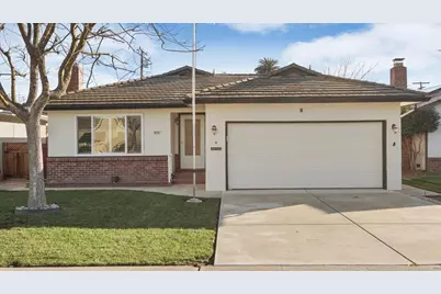 922 N Pleasant Avenue, Lodi, CA 95240 - Photo 1