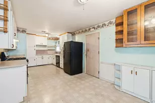 6613 Demaret Dr, Sacramento, CA 95822 - Photo 10