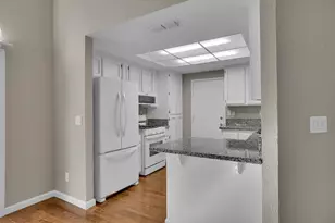 8001 Benz Ct, Sacramento, CA 95828 - Photo 16