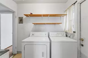 1127 W 19th St, Merced, CA 95340 - Photo 14