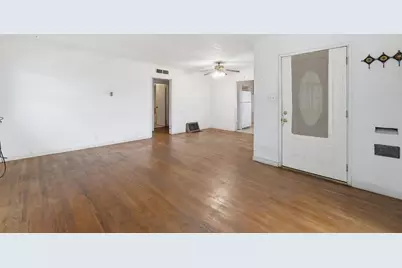 1127 W 19th Street, Merced, CA 95340 - Photo 6