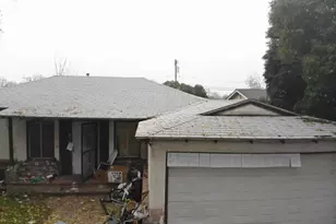 832 W 9th St, Merced, CA 95341 - Photo 2