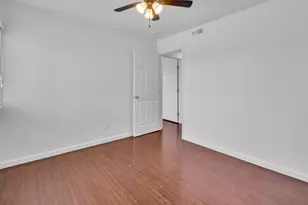 7467 Center Pkwy, Sacramento, CA 95823 - Photo 16