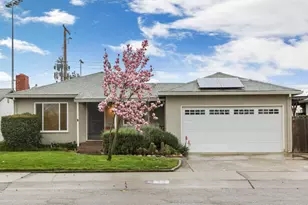 32 S Corinth Ave, Lodi, CA 95242 - Photo 1