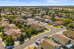 8475 Camino Vista Way, Elk Grove, CA 95624 - Photo 32