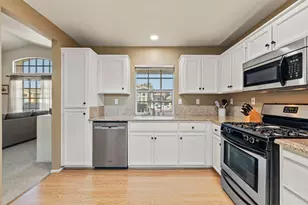 8475 Camino Vista Way, Elk Grove, CA 95624 - Photo 10