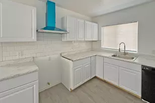 1705 Kenwood St, Sacramento, CA 95815 - Photo 10