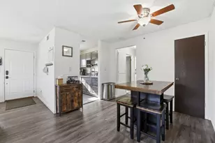 9520 Emerald Park Dr, Elk Grove, CA 95624 - Photo 10