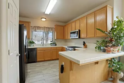 759 Santa Ana Ct, Los Banos, CA 93635 - Photo 8