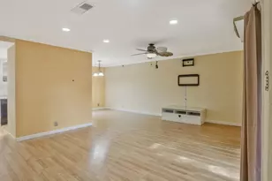 506 Roundtree Ct, Sacramento, CA 95831 - Photo 6