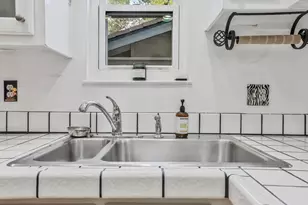 506 Roundtree Ct, Sacramento, CA 95831 - Photo 12