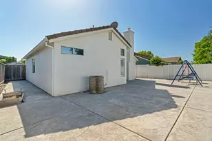 8438 Cold Water Ct, Elk Grove, CA 95624 - Photo 32