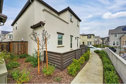 3260 Ronald Reagan Way, Sacramento, CA 95818 - Photo 4