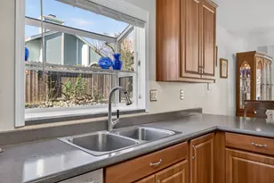 211 Berry Oak Ct, Rio Linda, CA 95673 - Photo 16