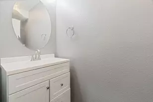 274 Crescent Moon Dr, Lathrop, CA 95330 - Photo 8