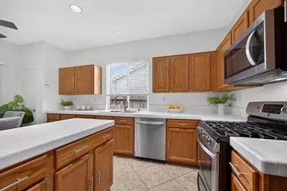 8487 Zinnia Way, Elk Grove, CA 95624 - Photo 14