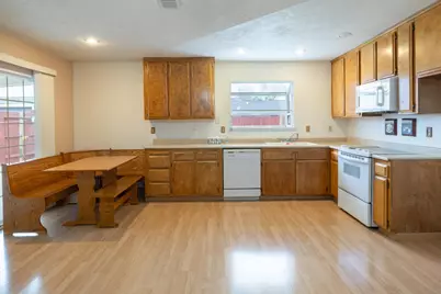 8704 Pacific Hills Way, Sacramento, CA 95828 - Photo 8