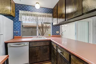 8275 La Riviera Dr, Sacramento, CA 95826 - Photo 16