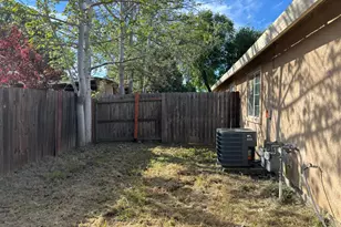 9566 Emerald Park Dr, Elk Grove, CA 95624 - Photo 22