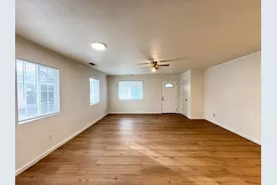 9566 Emerald Park Drive, Elk Grove, CA 95624 - Photo 6