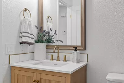 7045 Flanders Way, Sacramento, CA 95842 - Photo 14