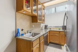 8667 Mariners Dr, Stockton, CA 95219 - Photo 14