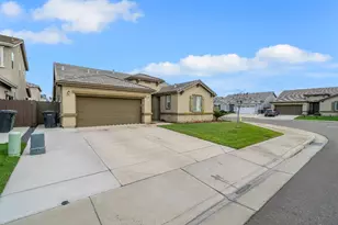 1910 Southport Ave, Livingston, CA 95334 - Photo 2