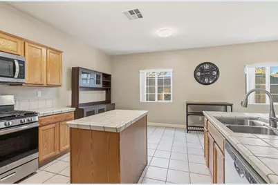 4504 Helens Oaks Circle, Stockton, CA 95210 - Photo 14