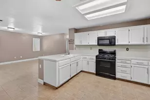 810 River Raft Ct, Modesto, CA 95351 - Photo 6