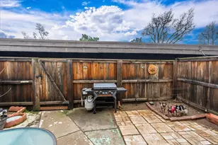 8845 La Riviera Dr, Sacramento, CA 95826 - Photo 28