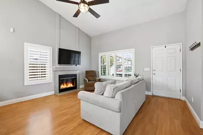 9189 Bungalow Way, Elk Grove, CA 95758 - Photo 4