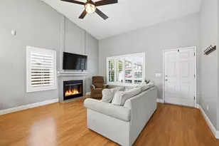 9189 Bungalow Way, Elk Grove, CA 95758 - Photo 4