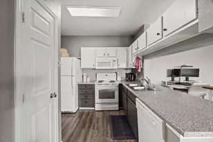 701 Gibson Dr, Roseville, CA 95678 - Photo 4