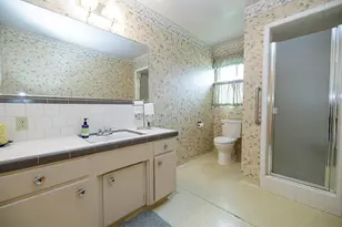 909 Mt Vernon Dr, Modesto, CA 95350 - Photo 32