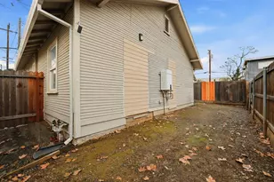 702 Dixieanne Ave, Sacramento, CA 95815 - Photo 32