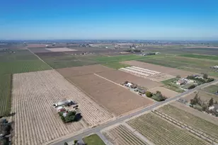 21863 N Bruella Rd, Acampo, CA 95220 - Photo 2