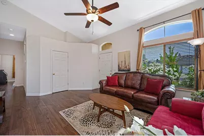 9448 Plainoak Way, Elk Grove, CA 95758 - Photo 10