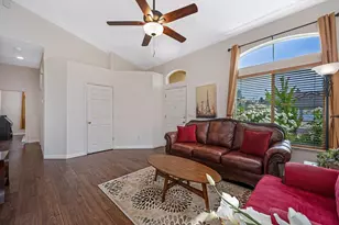 9448 Plainoak Way, Elk Grove, CA 95758 - Photo 10