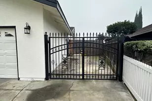 1954 Robin Dr, Ceres, CA 95307 - Photo 2