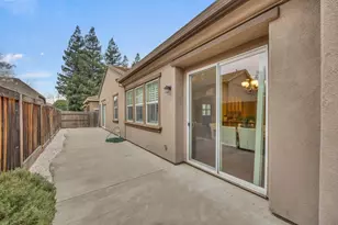 8088 Little Isle Ln, Sacramento, CA 95831 - Photo 8