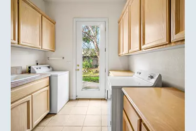 634 Lakecrest Drive, El Dorado Hills, CA 95762 - Photo 22