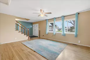 5122 Diablo Dr, Sacramento, CA 95842 - Photo 6