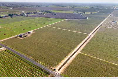 10400 E Harney Lane, Lodi, CA 95240 - Photo 2